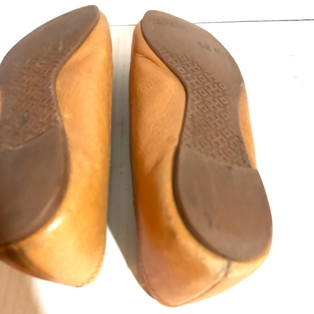 Tory Burch size 8.5 leather ballet flats round toes
